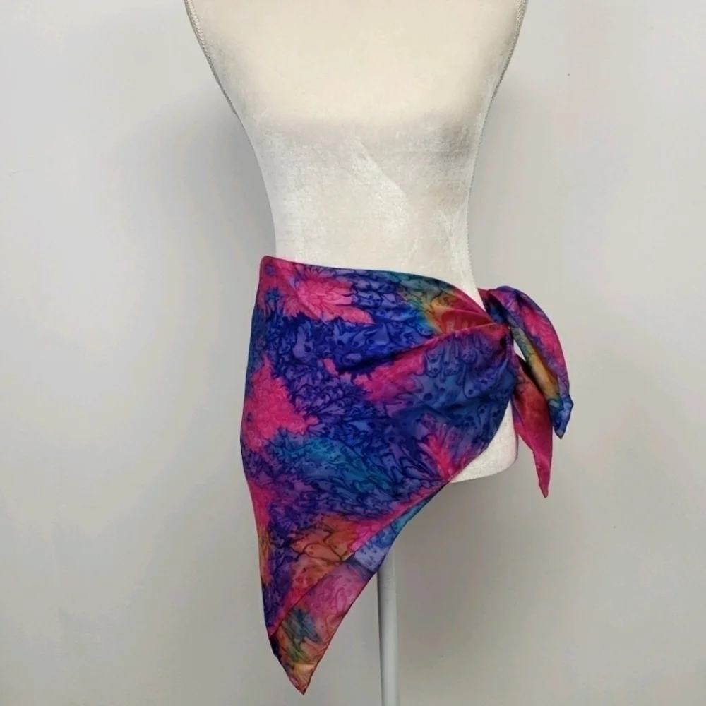 Vintage Hand Rolled Silk Scarf Tie Dye/Batik 35x33 Beautiful Gift
